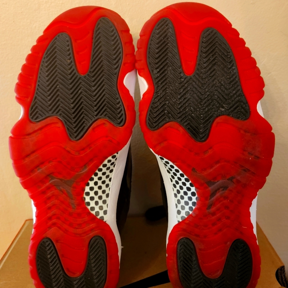 Jordan 11 Retro Playoffs Bred (2019) 378037-061 Size 9.5 - Picture 9 of 15